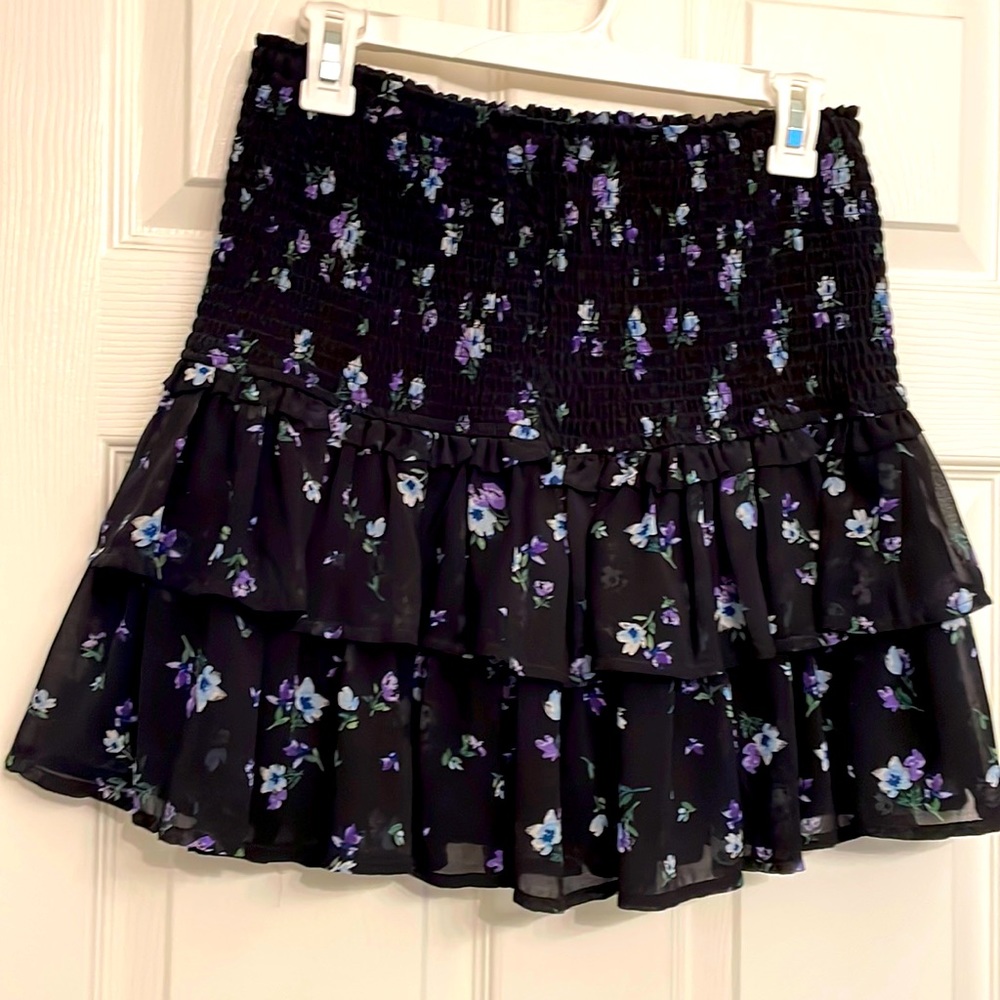 Super comfy mini skirt size M. Dress or casual.